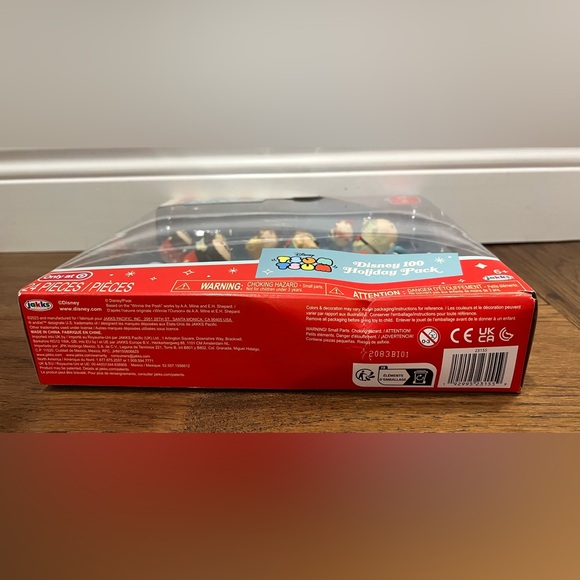 Tsum Tsum Disney100 Retro Reimagined Holiday Pack 18 Figures with Accessories - Picture 8 of 8